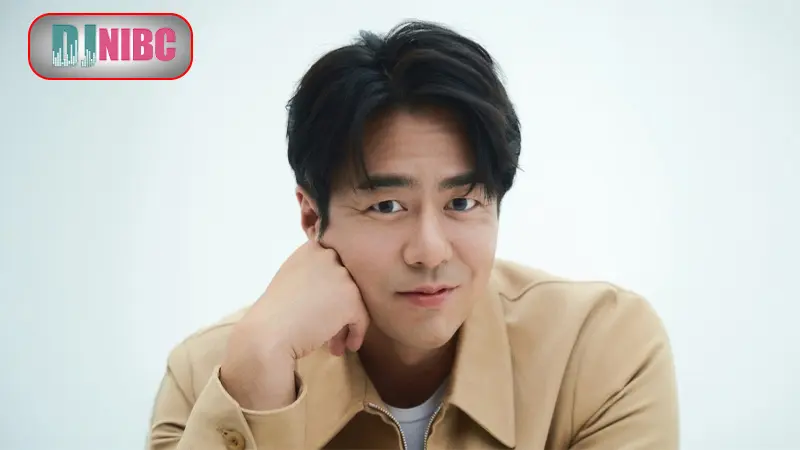 Jeon Seok-ho cuốn hút với nụ cười thân thiện.